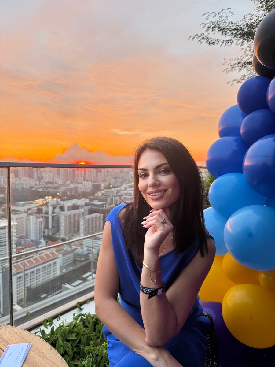 Kate Levchuk 🇺🇦🇵🇱🏴 (@kategoestech) on Twitter photo 💛💙 💛💙