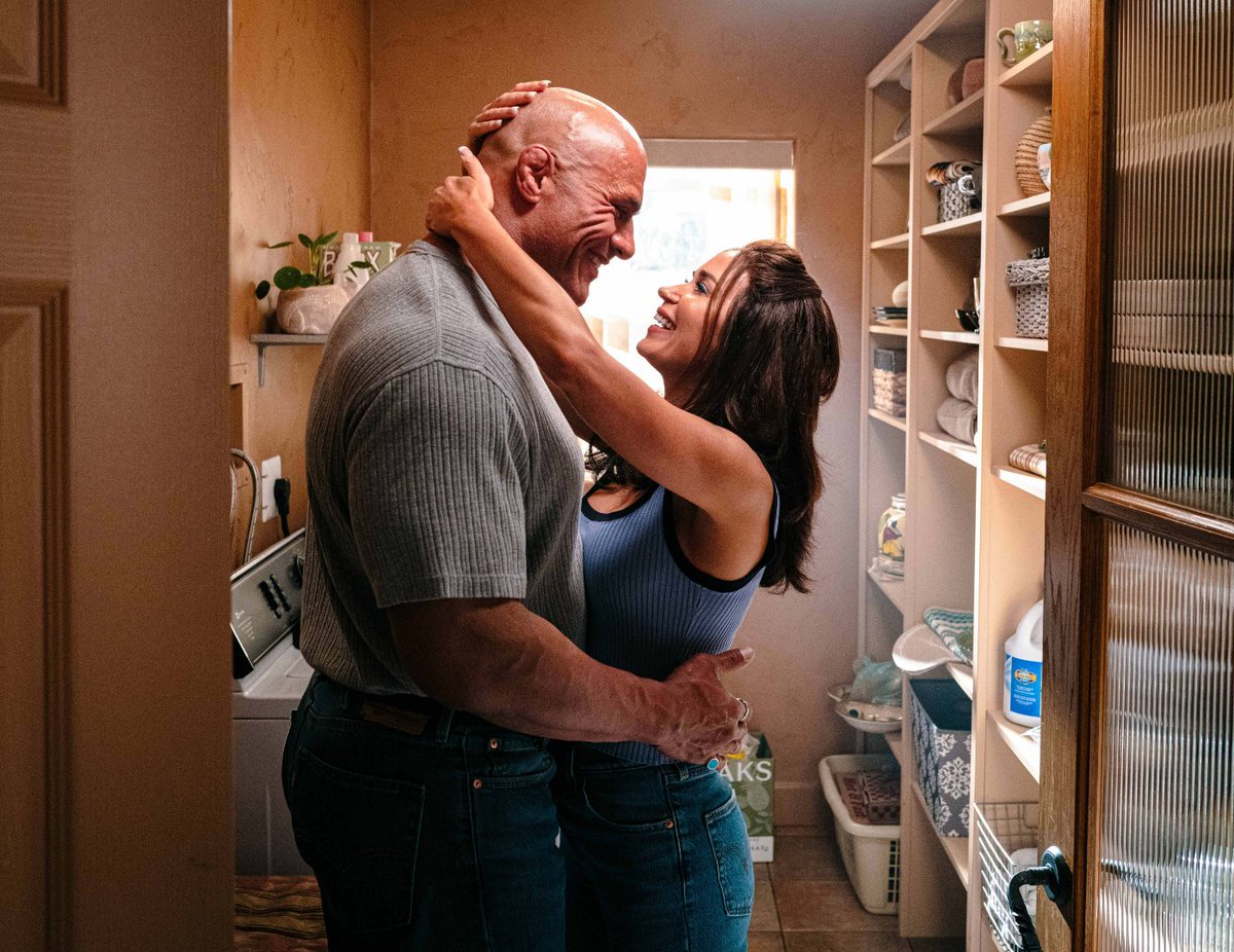 Everymancinema's tweet photo. Following a knockout performance at Venice - with Benny Safdie winning the Silver Lion for Best Director and The Rock moved to tears…

Is this the MMA moment the former wrestler becomes an Oscar contender? 💪 https://t.co/STxkzgJLS1