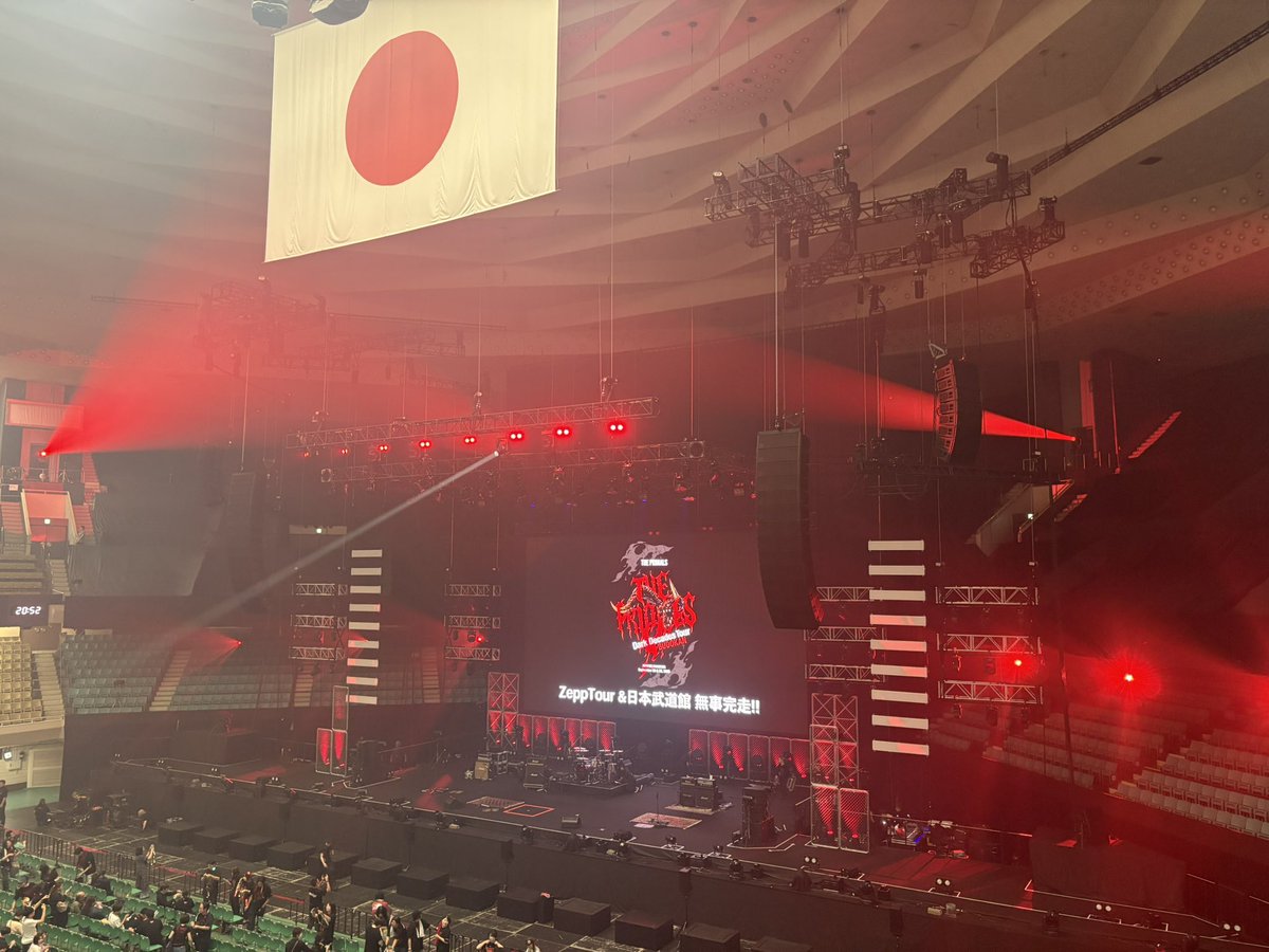 chemicall17's tweet photo. TIME TO ROCK!なんだよな https://t.co/7ZHxu9KcSU
