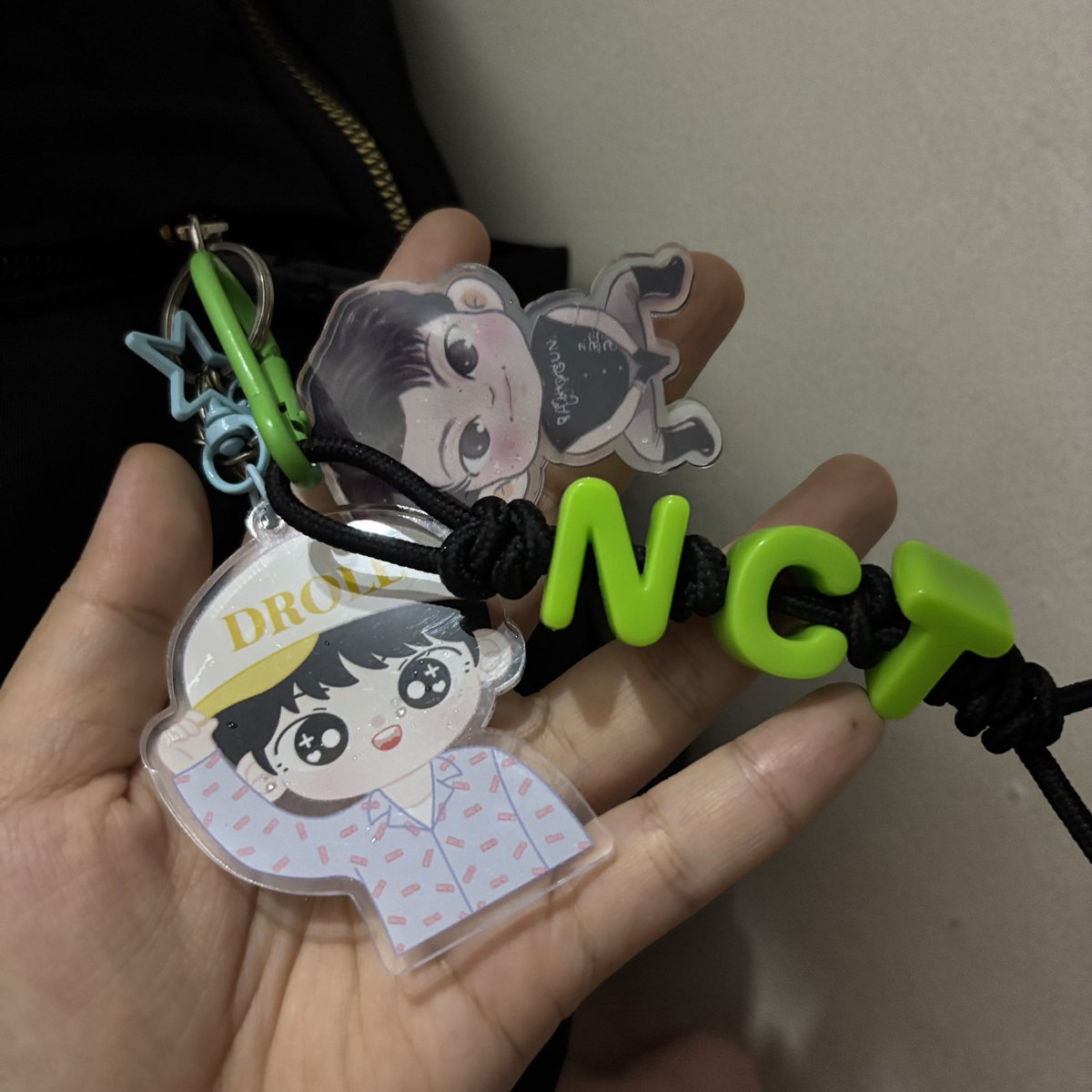 thank youu freebiess lucunya kaa <a href="/ichaichugg/">hazelnutmilktea</a> 🥰💚 soo cute carabiner keychainnyaa