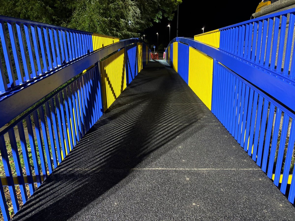Reinstated Shrewsbury footbridge flies the town’s colours

Spanning the Rea Brook and used as a regular route by football supporters walking to Shrewsbury Town’s Croud Meadow stadium, the Meole Brace footbridge has been reinstalled.

ow.ly/q2tl50X1v1e