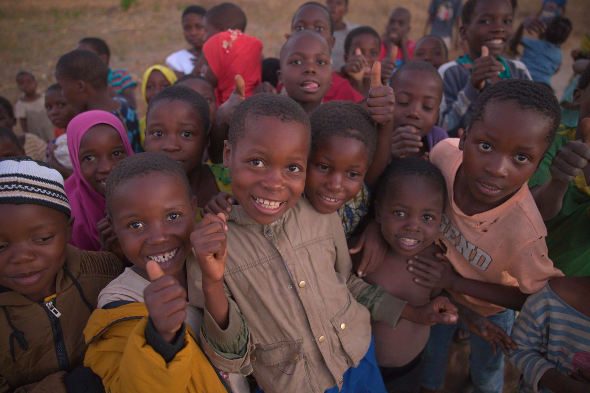 waterwellswwfa's tweet image. A whole generation free from waterborne disease 💧
Thanks to a WWFA well installed in 2004, these children of Kela Village are growing up healthy and strong.

#GenerationalImpact