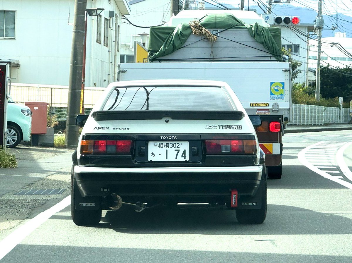 撮ってもらった写真だけどハチロクには9j太すぎ‼️
ここまで極太だと賛否別れそうだしタイヤの上に乗っかってる感じする