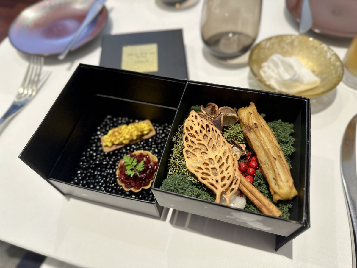 nap_vlog_'s tweet image. 夫と結婚記念日をお祝いしてきました💍
なんと食後にお店のご厚意でお祝いのプレートをサプライズで出していただき…！ホスピタリティに感激🤍