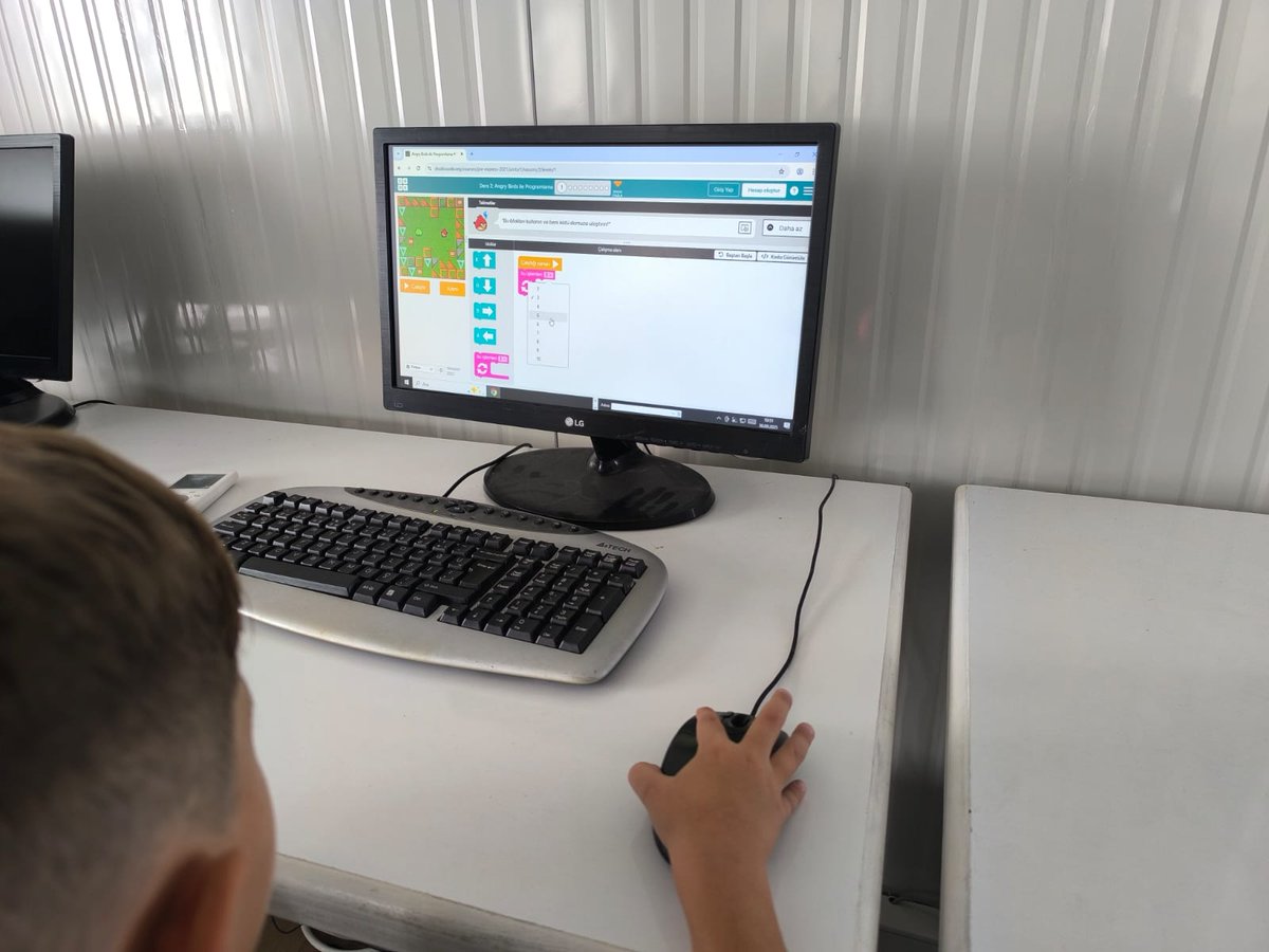 atakoleji's tweet image. 1. Sınıf öğrencilerimiz ile Robotik Kodlama dersinde Code.org etkinliği yaptık. Kodlama ile algoritma oluşturma , problem çözme, mantıksal düşünme, sıralama ve yönerge takip edebilmeyi planladık.

#robotikkodlama #algoritma #code