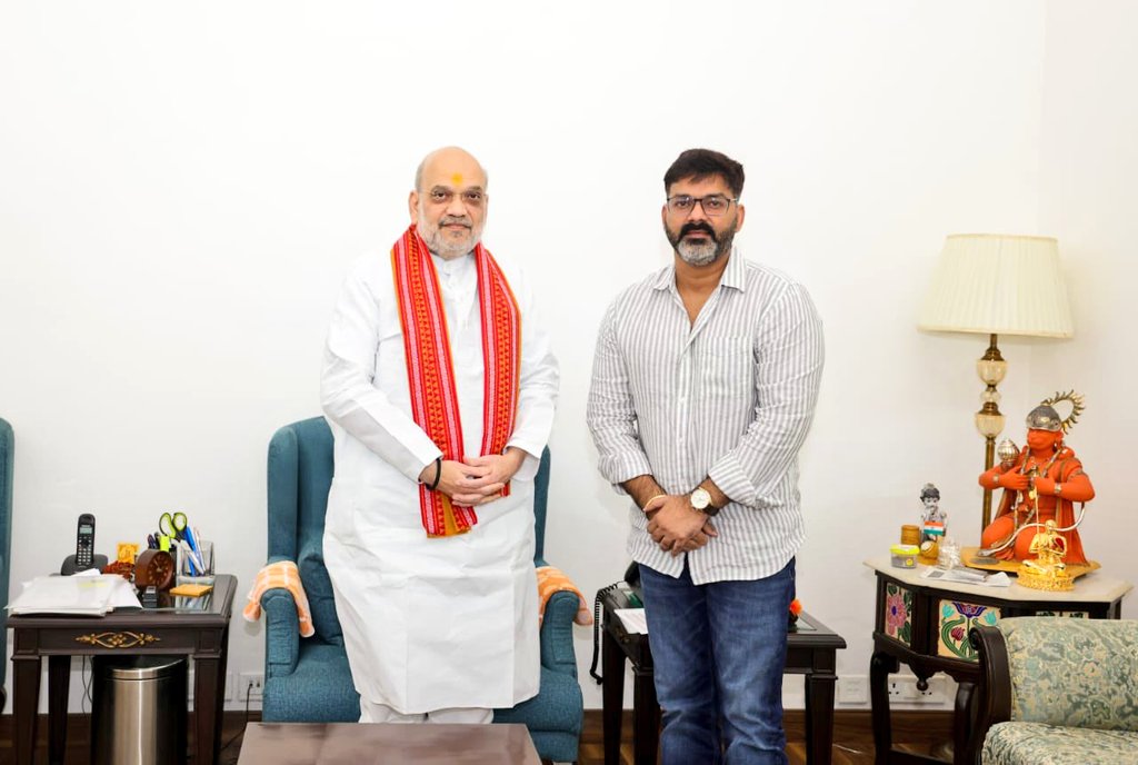 JyotiDevSpeaks's tweet image. पवन सिंह की हरकतें थी भी भाजपा में जाने लायक ही...
कोई इज्जतदार पार्टी इन्हें लेती भी नहीं!
#PawanSingh