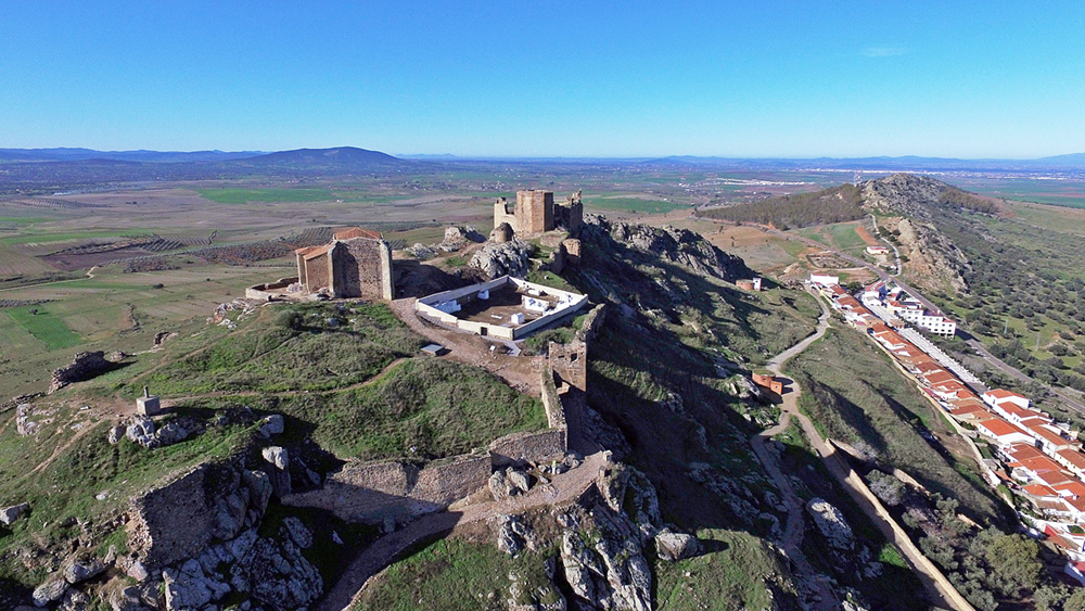 #Magacela tiene uno de los bancos con mejores vistas de día... ¡y de noche! Aprovecha su mirador celeste y no olvides visitar su famoso dolmen y su castillo 👇
planvex.es/web/2025/09/ma… vía <a href="/planvex/">planVE guía de ocio</a>