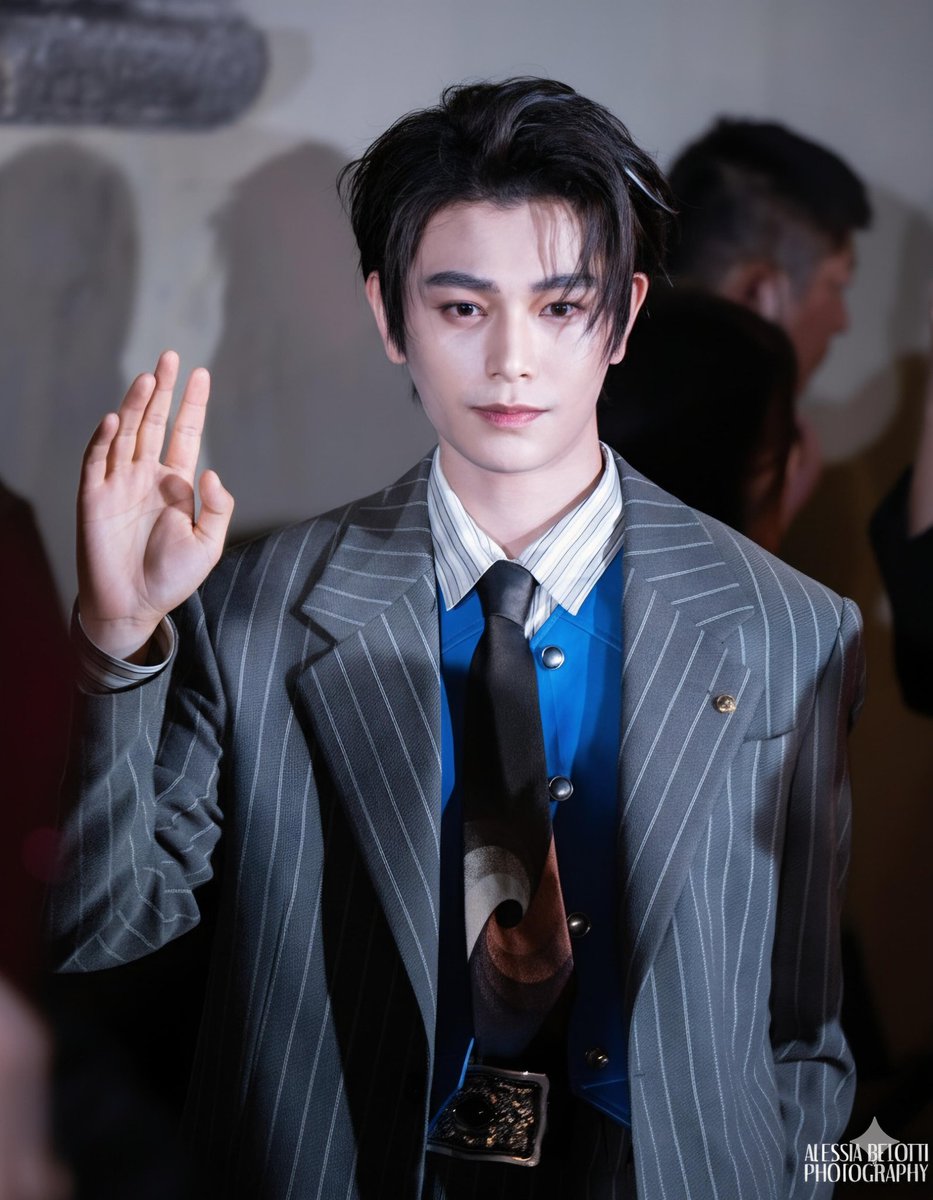 sylviaqing18's tweet photo. @TheePopCore DING YUXI is wonderful！！！

DING YUXI x VERSACE GBA
#DingYuxi
#DingYuxixVersace
#Versace
@Versace https://t.co/zAgH1FQPIm