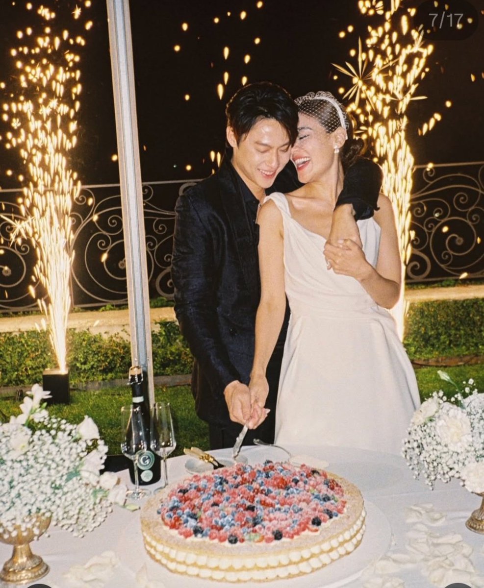 chanez_loreme's tweet photo. From being a stranger, loveteam , bestfriend , almost 10yrs as bf/gf and now 2yrs happily married,I'm so happy that they still have a strong,beautiful and full of love relationship💕I also pray that someday my Jmfyang love story will end up like them❤️❤️❤️ #markim #JMFyang https://t.co/cXHs9uqdw4