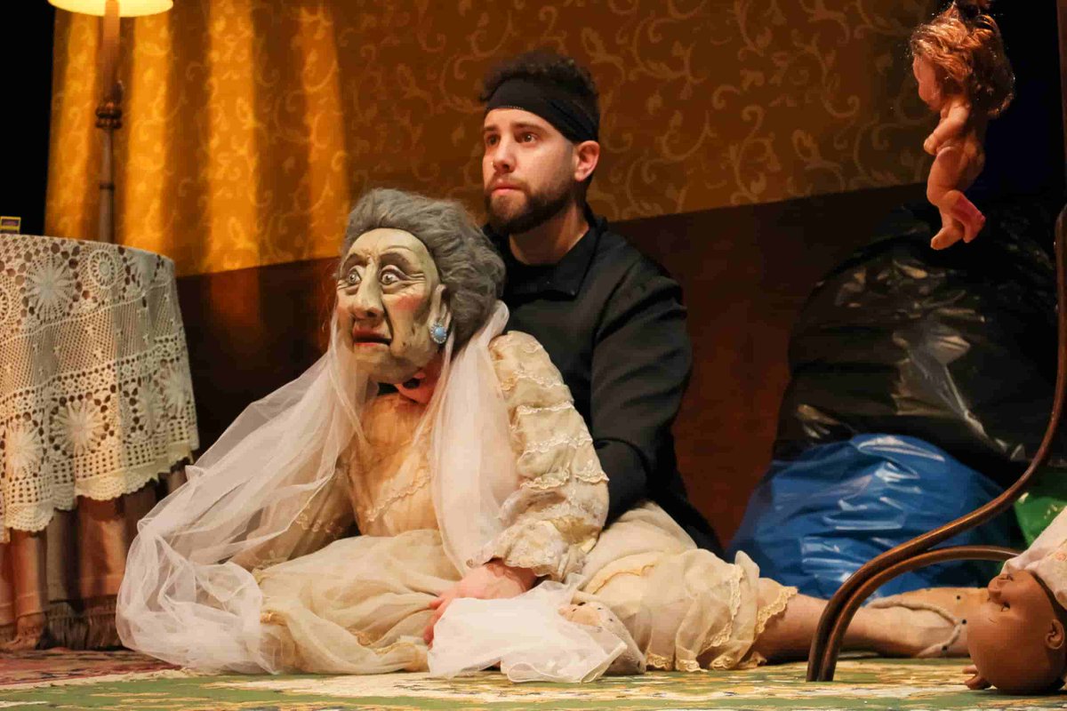 Arteria Producciones presenta en Valladolid ‘Gloria bendita’, la fantasía como refugio frente a un mundo hostil <a href="/NorteIzquierda/">AlNortealaIzquierda</a> <a href="/azarteatro/">Azar Teatro</a>  mascastillayleon.com/2025/09/30/art…