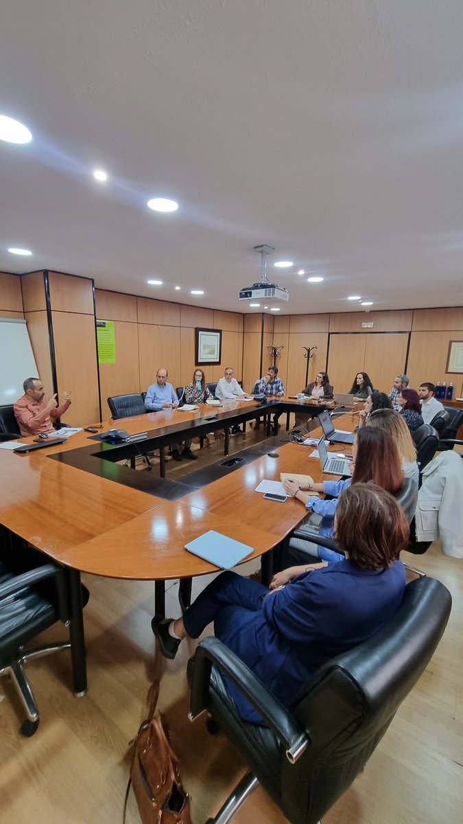 CoopsAgroES's tweet photo. Éxpertos de la @La_UPM @Syngenta @KOPPERT_ES @MoVinoDO @gobmapa @PT_Vino @CoopsAgroCV @CoopAgroCLM analizan en un grupo focal de sanidad del #viñedo proyecto @SUPPORTIPM_EU con vistas a mejorar el control fitosanitario del #viñedo con técnicas  de #gestiónintegrada de #plagas https://t.co/ySyXPHmO8t