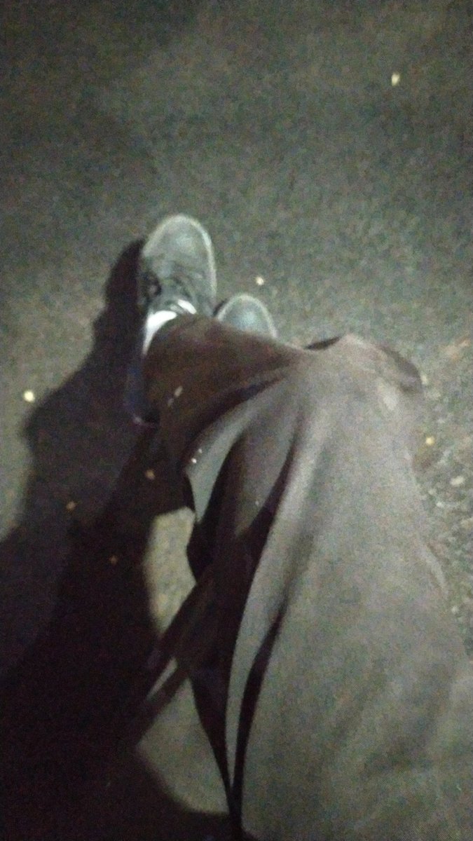 Dia membuang semua perasaan itu dengan sangat mudah, kenapa aku tidak bisa demikian?