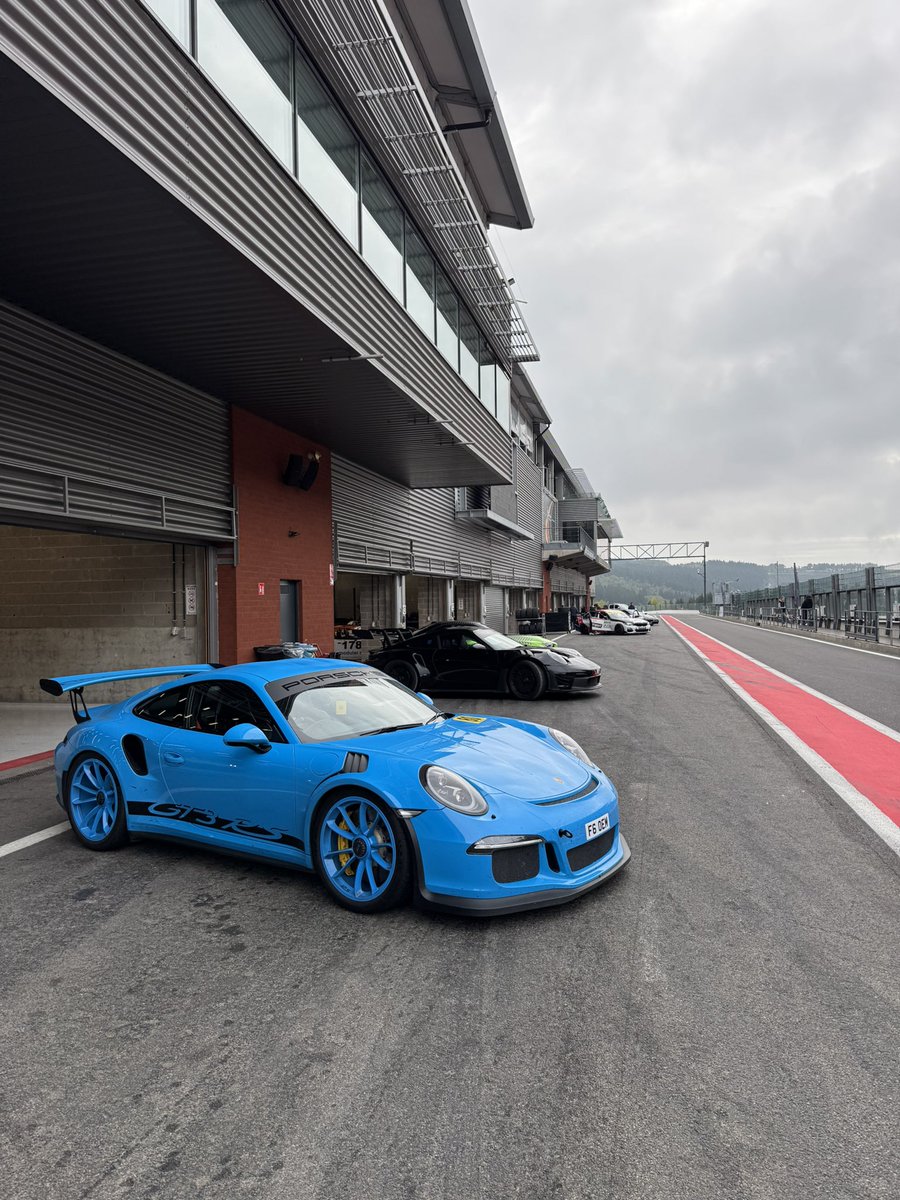 mattjameswright's tweet image. Good morning from day 2 at Spa!
And it’s dry 🥳
Nothing beats the smell of high octane fuel in the morning eh
The Atom may have ventured into the gravel on yesterday’s last run 😂
#rmatrackdays