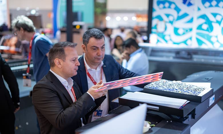 ME_Printer's tweet image. فيسبا الشرق الأوسط 2026 يعود إلى دبي بنمو قياسي meprinter.com/ar/فيسبا-الشرق-الأوسط-2026-يعود-إلى-دبي-بنمو-ق/ 
#PrintingFuture #Largeformatprinting #Conferences  #Printingsolutions #Printingprofessionals #Printingmiddleeast #Printingtrends #Digitalprinting #events