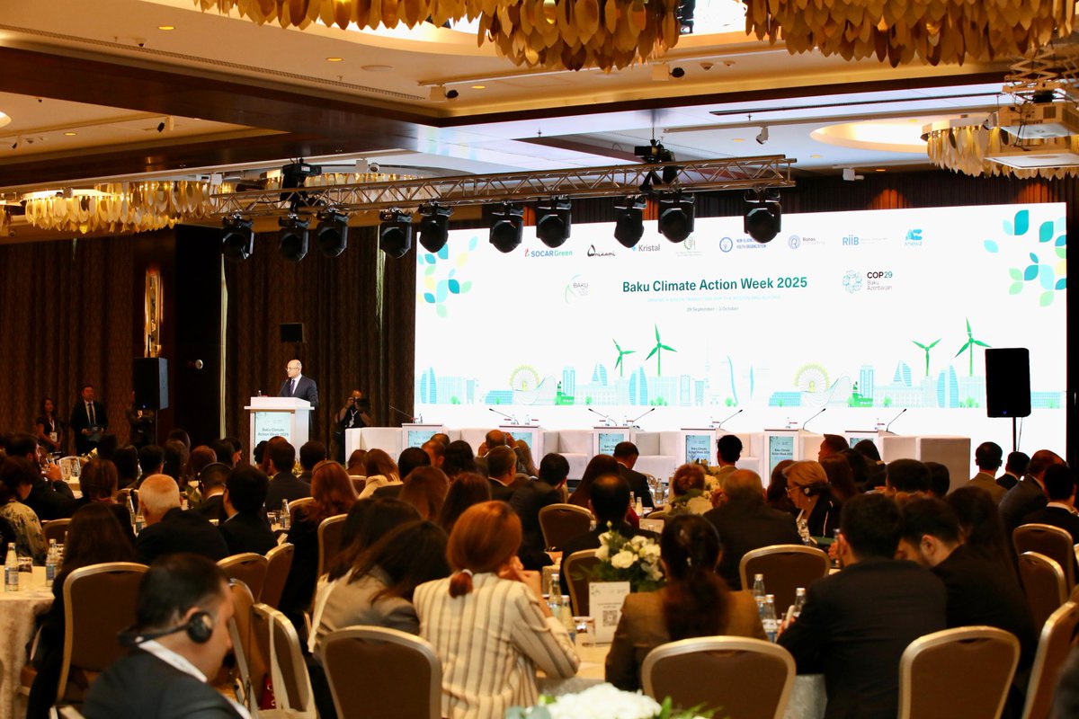 minenergyaze's tweet image. ℹ️ Energetika naziri Pərviz Şahbazov Bakı İqlim Fəaliyyəti Həftəsində (#BCAW2025) “Beynəlxalq Əməkdaşlıq və Dayanıqlı, Təmiz və Ədalətli Enerji Keçidinin Sürətləndirilməsi” mövzusunda çıxış edib.

📌 Nazir Bakı İqlim Fəaliyyəti Həftəsinin qlobal #iqlim gündəliyinin icrasını yerli