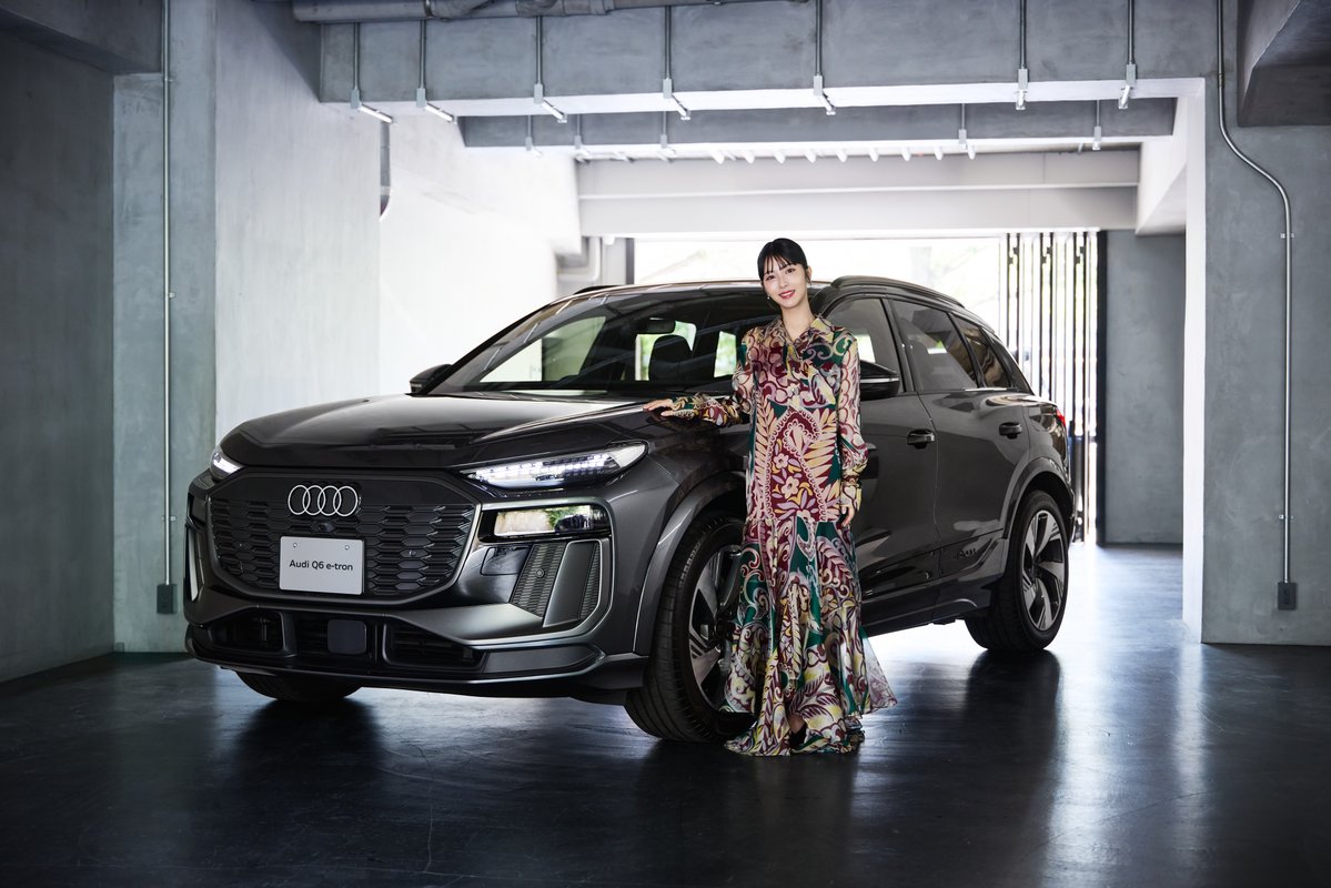 AudiJapan's tweet image. 《Audi x Forbes JAPAN 30 UNDER 30 2025 | 浜辺美波》

Audi 特別賞エンターテイメント部門を受賞した俳優・浜辺美波さん。

「Audi Q6 e-tron」と対面し、静寂の中で感情を研ぎ澄ませる時間の大切さを語った ── その言葉に込められた彼女の哲学とは。

#Audi #Forbes #浜辺美波