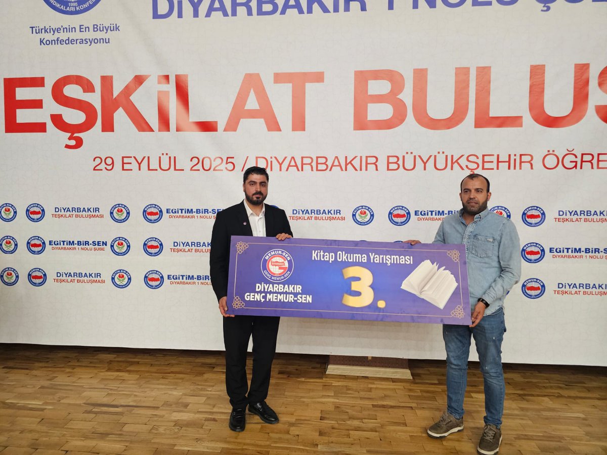 Genç Memur -Sen olarak düzenlediğimiz Umre Ödüllü Kitap Okuma Yarışmamızın ödül törenini gerçekleştirdik.
Dereceye giren üyelerimizi tebrik ediyoruz.
Ödül törenimize katılan Memur-Sen genel başkan yardımcımız Sn <a href="/RamazanCakirci/">Ramazan Çakırcı</a> beyefendiye teşekkür ederiz.