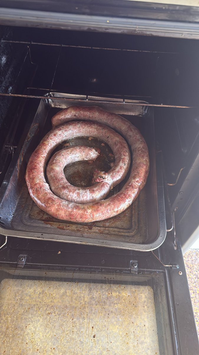 Buen día Orientales;12 grados y llueve,tormenta eléctrica en Melo ¡ vamos!