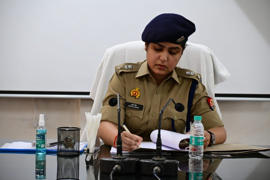 co32pacup's tweet image. आज 32वीं वाहिनी पीएसी लखनऊ में सेनानायक महोदया सुश्री प्राची सिंह की गरिमामयी उपस्थिति में  आरटीसी व वाहिनी कर्मचारियों का सैनिक सम्मेलन आयोजित किया गया। सम्मेलन में जवानों को अनुशासन,कर्तव्यनिष्ठा व समर्पण के महत्व से अवगत कराया गया।@Uppolice @adgpacup @prachiIPS @UPPoliceTrgHQ