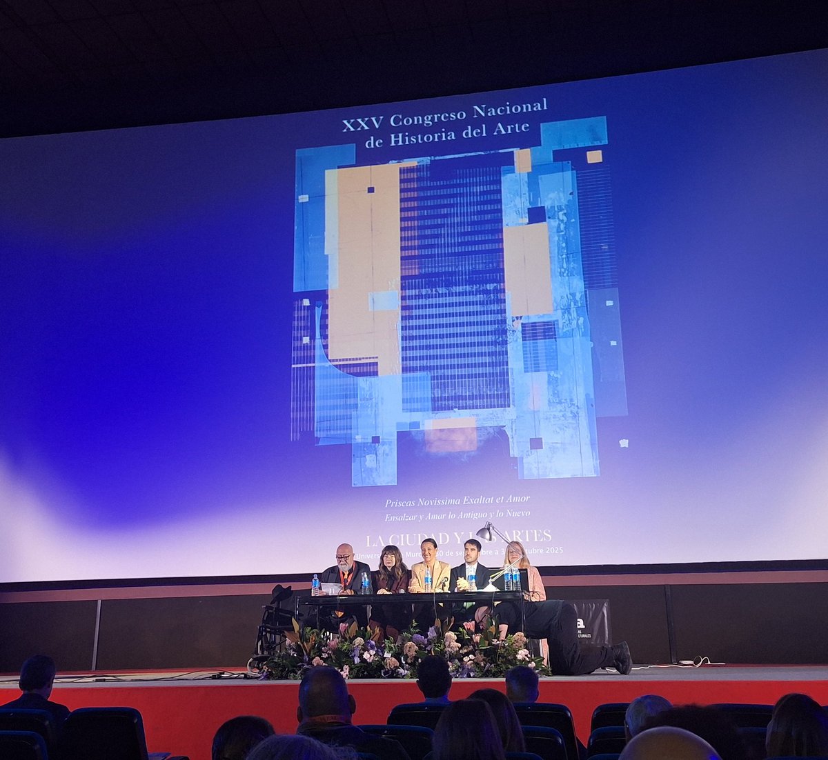 Geneartis's tweet photo. @arteceha Aquí estamos. Una pena que las obligaciones profesionales no me permitan asistir a todas las jornadas. https://t.co/J8vS0GuYZM