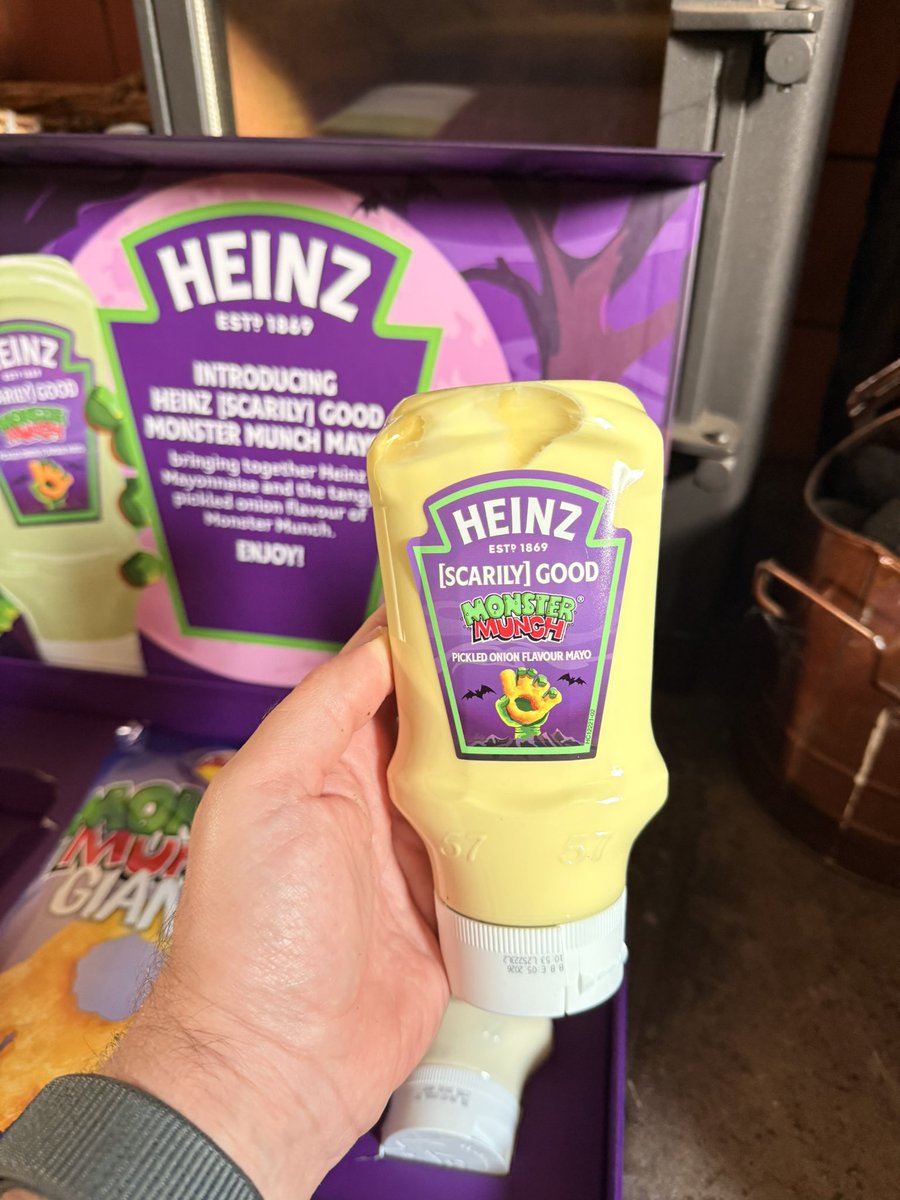 All_Things_New_'s tweet image. [Gifted] It’s back! 🪦🧟 Heinz Scarily Good Monster Munch Mayo 🦇 Grab some for spooky season now @HeinzUK @walkers_crisps #heinz #mayo #monstermunch #crisps #wellthisisnew #gifted
