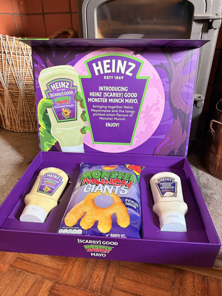 All_Things_New_'s tweet image. [Gifted] It’s back! 🪦🧟 Heinz Scarily Good Monster Munch Mayo 🦇 Grab some for spooky season now @HeinzUK @walkers_crisps #heinz #mayo #monstermunch #crisps #wellthisisnew #gifted