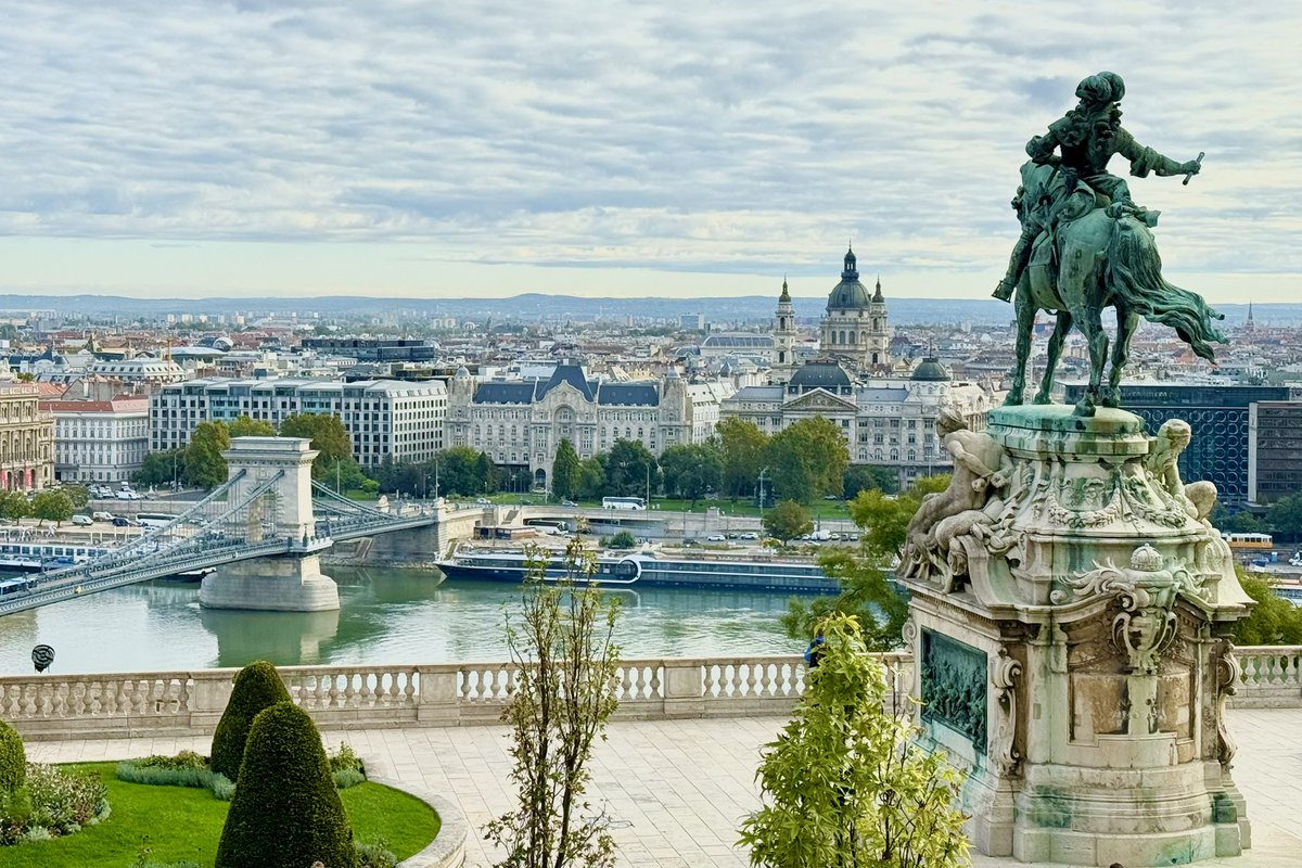 Beautiful morning in Budapest for my sister <a href="/GMJuditPolgar/">Judit Polgar</a> Global Chess Festival <a href="/ChessConnectsUs/">GlobalChessFestival</a>