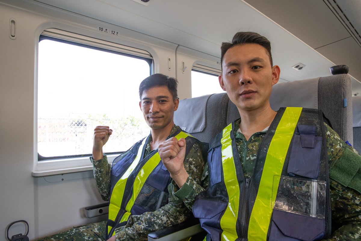 MoNDefense's tweet image. A special train carrying troops for disaster relief has arrived in Hualien.

#ROCArmedForces 
#ContinuedSupport 
#DisasterRelief