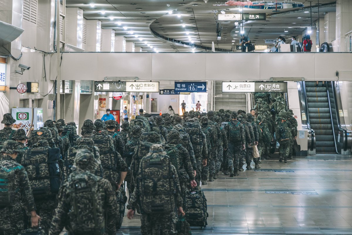 MoNDefense's tweet image. A special train carrying troops for disaster relief has arrived in Hualien.

#ROCArmedForces 
#ContinuedSupport 
#DisasterRelief