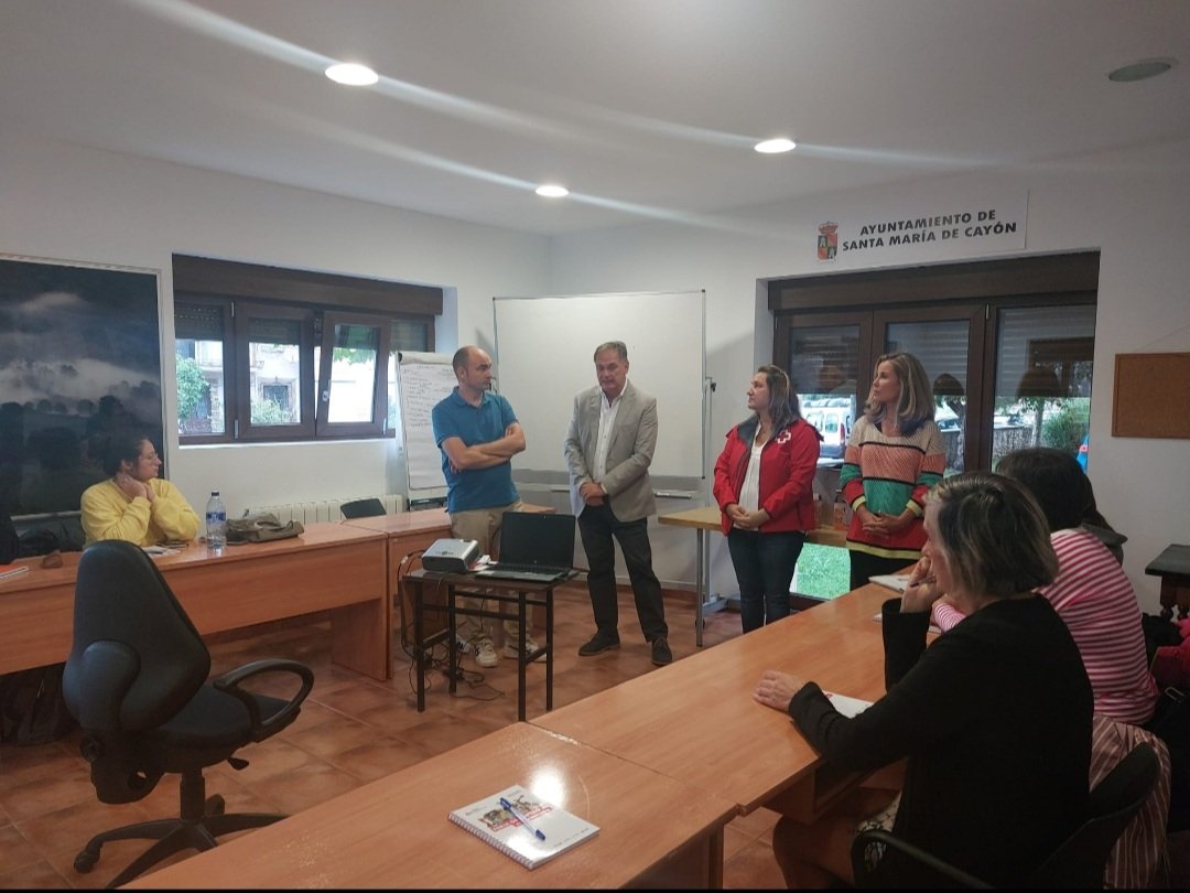 CRECantabria's tweet photo. El Plan de Empleo de Cruz Roja Cantabria estrena septiembre con  cursos.
En Laredo realizaron testeo de oficios con iniciación al fileteado de Anchoa.
Pas Pisueña inauguró en ADL Cayón la capacitación Desarrollo Sostenible de jardines, cultivos y viveros. Fondo Social Europeo https://t.co/glsFpOzIy6