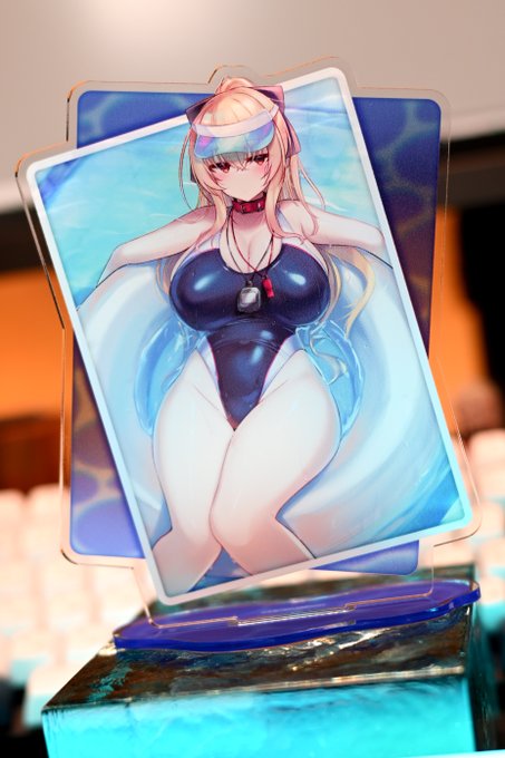 うちにもメロンブックスさんに出してもらった競泳水着首輪ちゃんのアクスタ届いたわあい