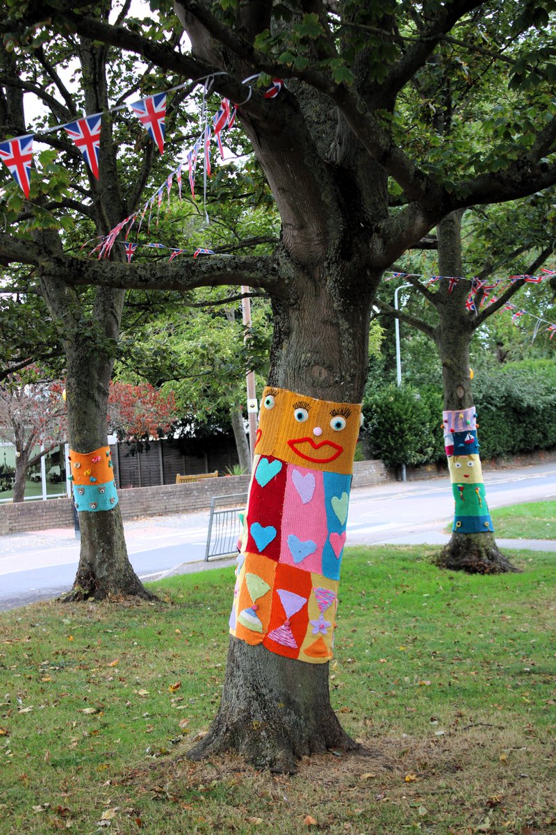 Birchington on Sea village green - important to wrap up as autumn approaches #thicktrunktuesday