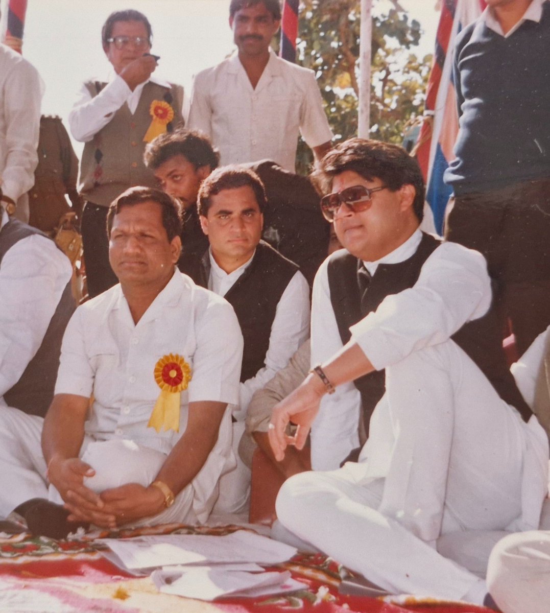 agarwal_manak's tweet photo. कांग्रेस के वरिष्ठ नेता एवं पूर्व केंद्रीय मंत्री स्व.माधवराव सिंधिया जी की पुण्यतिथि पर शत् शत् नमन।

कांग्रेस के प्रति उनका समर्पण एवं निष्ठा अविस्मरणीय है। https://t.co/EgyKwQadxT