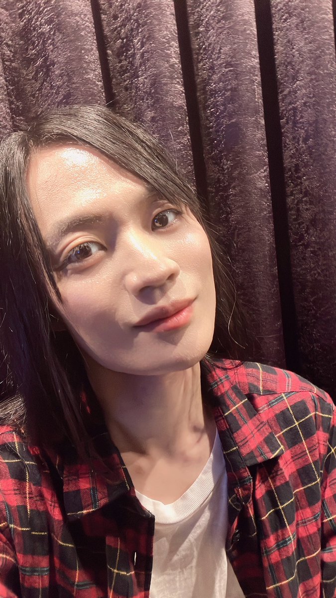 KOICHIRO718's tweet photo. マッスル力也さんの超ビックWednesday公開収録ありがとうございました❗️

久々のラジオでガタガタでしたが、莉緒さん・ねいろさんのアシストで命拾いしてました😂

＊尚、ダックちゃんは机の上にてマスコットのお仕事です

目が完全にズルズキンパターン(寝ボケた感じ)…👀 https://t.co/k3ZEM23rPV