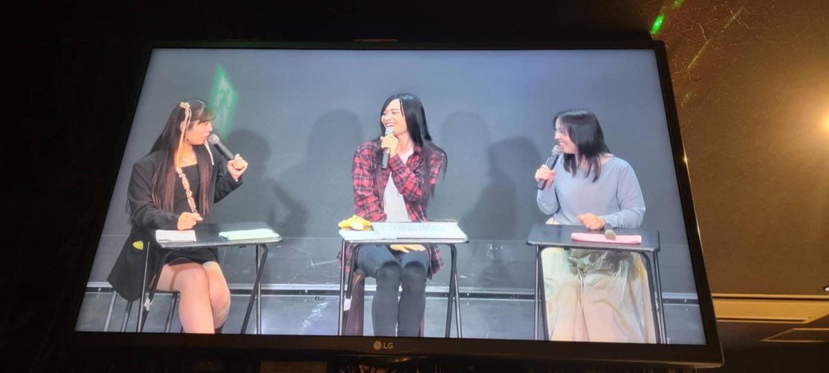 KOICHIRO718's tweet photo. マッスル力也さんの超ビックWednesday公開収録ありがとうございました❗️

久々のラジオでガタガタでしたが、莉緒さん・ねいろさんのアシストで命拾いしてました😂

＊尚、ダックちゃんは机の上にてマスコットのお仕事です

目が完全にズルズキンパターン(寝ボケた感じ)…👀 https://t.co/k3ZEM23rPV