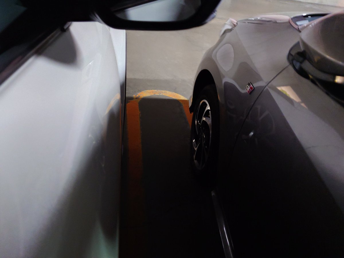 tollens_PSO2's tweet image. 隣の車寄りすぎて車に乗れねぇ…
助手席から乗るしかぬぇ…
つれぇ…