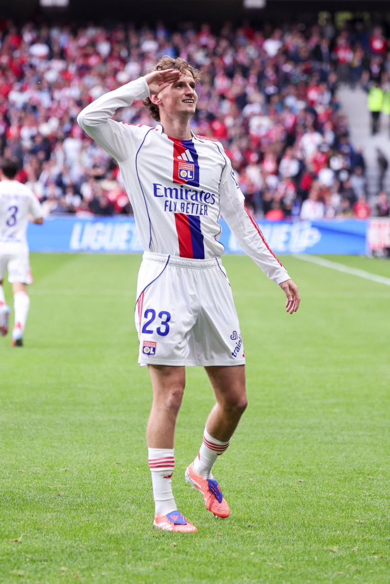 تايلر مورتون مرشح او ترشح لجائزة الشهر في الدوري الفرنسي ومن افضل وانجح الصفقات لحد الان بالدوري الفرنسي وأحد اسباب صدارة ليون بالدوري الان 👏🏻