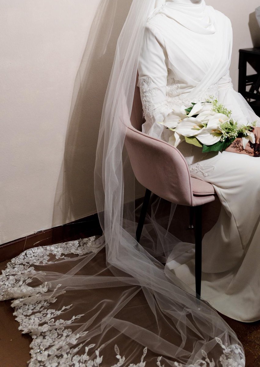 fabrikputih's tweet photo. Korang tengah pening nak cari veil ke tu? 
ni korang boleh sewa veil panjang macam ni, harga murah serendah Rm80 / 3 hari. 

Rekaan veil ni permintaan dari client kami sendiri😍 kalau korang nak request boleh dm kami. 

Korang cuci mata dulu ok! https://t.co/F2t64rNSa1
