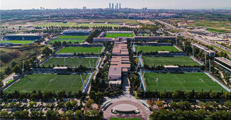 realmadrid's tweet photo. 💫 ¡Se cumplen 20 años de la inauguración de la Ciudad Real Madrid!