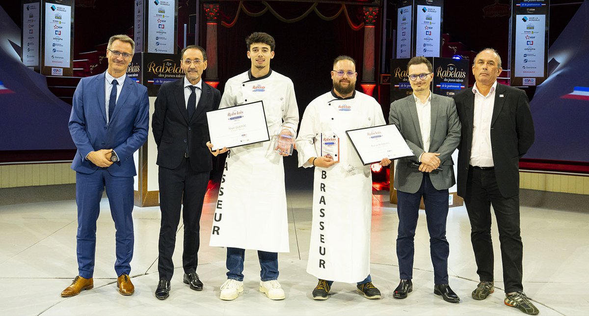 Deux apprentis brasseurs parmi les Rabelais des Jeunes Talents de la Gastronomie.
maltsethoublons.com/?p=27417
#biere #brasserie #brasseur #brasserieindependante #apprentissage