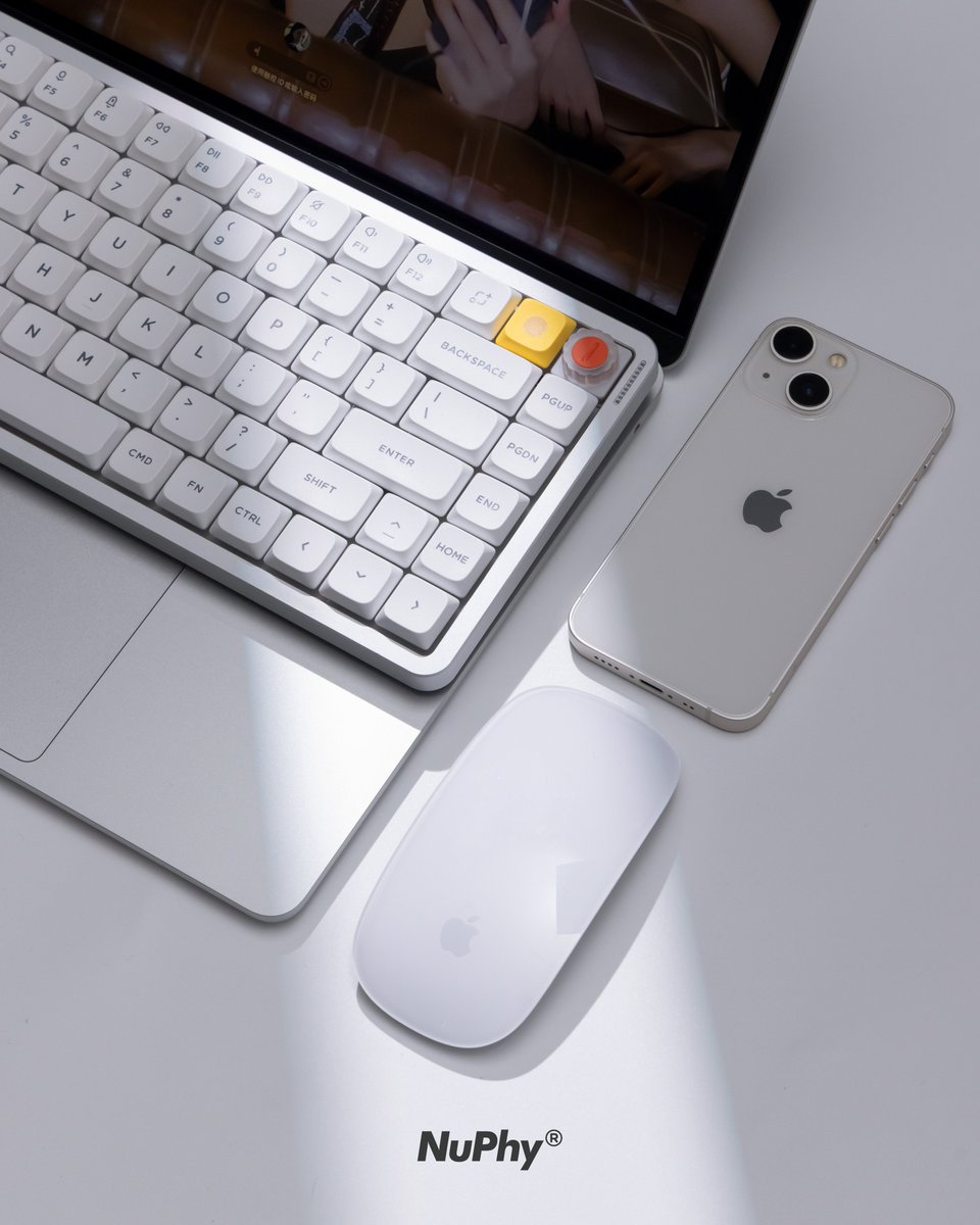 nuphystudio's tweet image. ⚫⚪ Air75 V3 | Black &amp;amp; White Harmony

Feel the contrast. See the details.
Black and white, crafted for clarity and style.

#nuphy #keyboard #air75v3 #CustomKeyboard #mechanicalkeyboard #MacCompatible #minimalist #tech