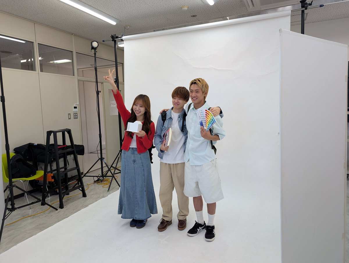 Nnikken's tweet photo. 次年度パンフレットの撮影をしました！📸📚どんな仕上がりになるか楽しみだな〜🤭🩵
#新潟日建工科専門学校 https://t.co/oxRGFcRryr
