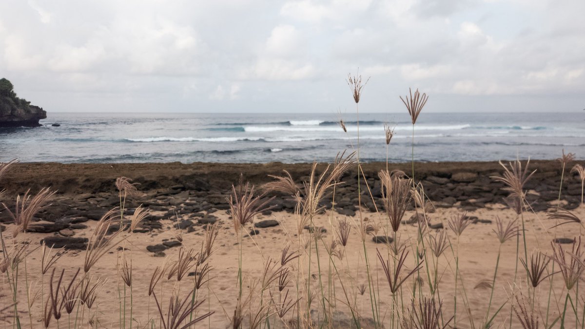 BroccoliEnak's tweet photo. Pantai Molang https://t.co/Wb55oz2b2k