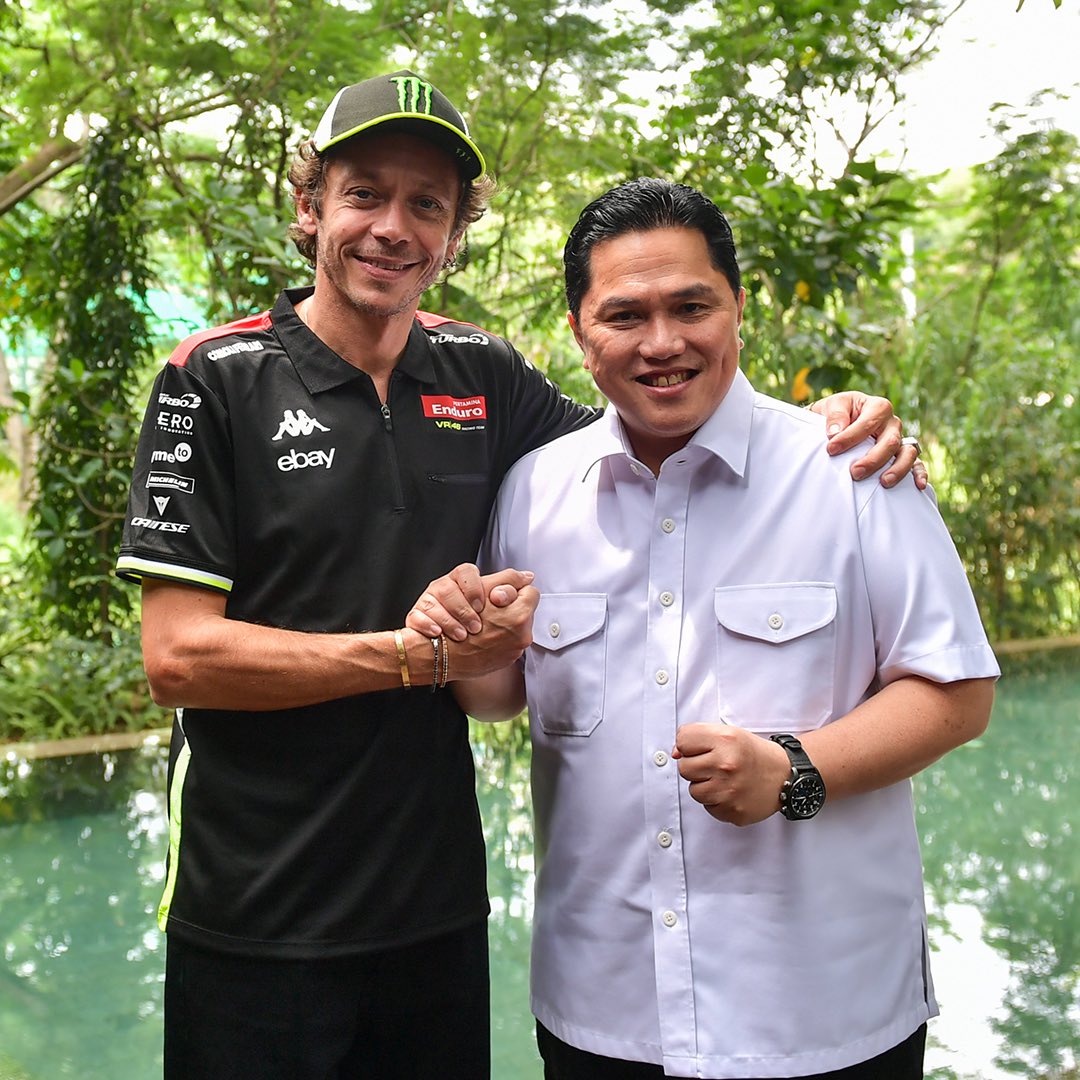 Ciao, Rossi!

Makan siang dengan Valentino Rossi, Juara Dunia MotoGP 7 kali yang hadir di Indonesia jelang MotoGP di Pertamina Mandalika International Circuit.

Rossi mengaku sangat senang bisa kembali ke Indonesia dan menyapa para pecinta otomotif nasional. Rossi juga melihat
