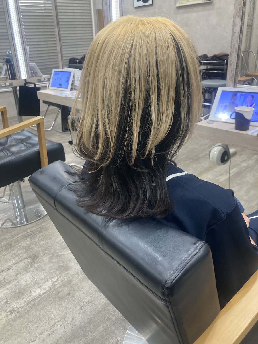 Miyuki_Ucchy's tweet photo. 採血での病院💉からの美容院💇
毎度〝面白い感じにして下さい〟という抽象的過ぎるリクエストに応えて下さるのでありがたい🥹👏笑
そして気付いた、担当の方が最近Xでよく見かけるちぎれた服しか着ないSHIROSEに顔がそっくりww(伝えてない🤫笑)
#TrueCreation #もはやクラゲ🪼 https://t.co/H0UwqKhyFR