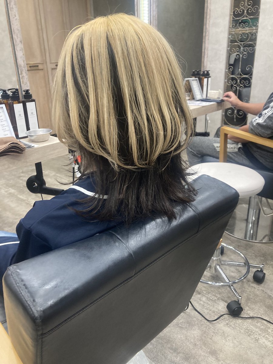 Miyuki_Ucchy's tweet photo. 採血での病院💉からの美容院💇
毎度〝面白い感じにして下さい〟という抽象的過ぎるリクエストに応えて下さるのでありがたい🥹👏笑
そして気付いた、担当の方が最近Xでよく見かけるちぎれた服しか着ないSHIROSEに顔がそっくりww(伝えてない🤫笑)
#TrueCreation #もはやクラゲ🪼 https://t.co/H0UwqKhyFR