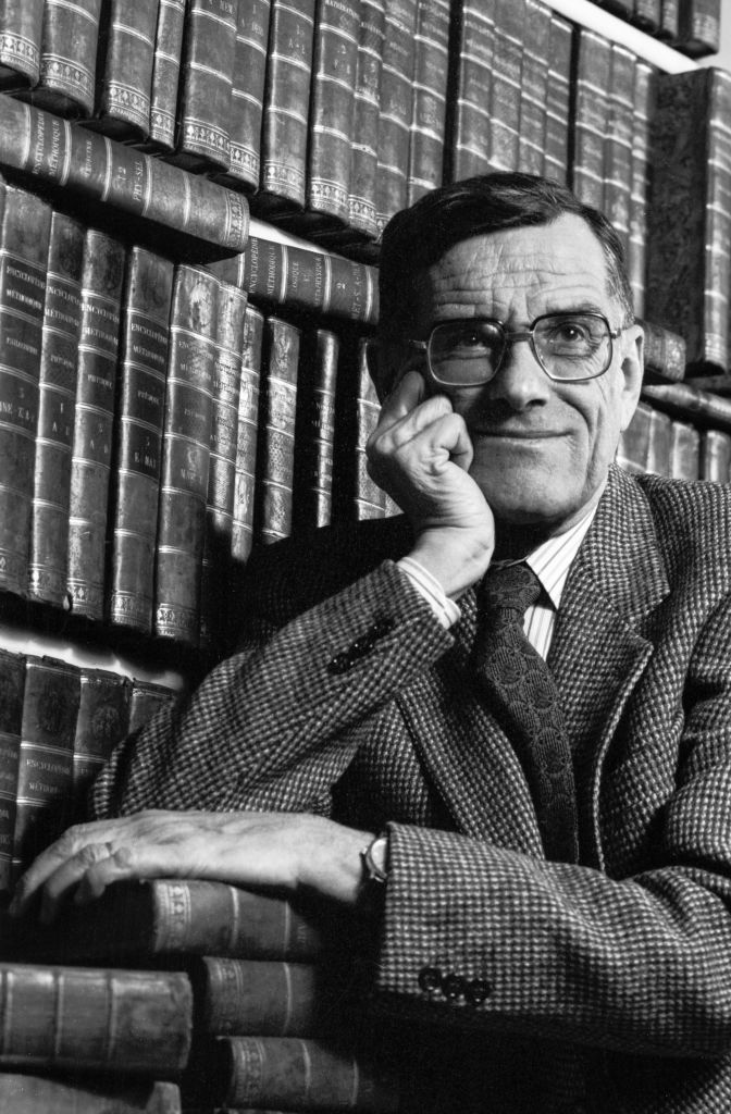 Pensée pour René Rémond, né le 30 septembre 1918: 
"S’il est une image de René Rémond qui s’impose aux historiens et demeure dans les mémoires, c’est bien celle du rénovateur de l’histoire  politique française. Sans doute serait-il injuste d’oublier qu’il ne fut  pas le seul à