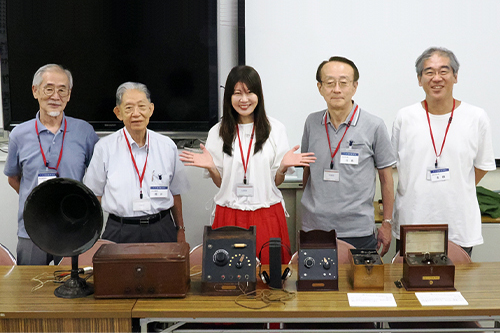第76回 シャープ社友会 ラジオ愛好者同好会の皆さん
シャープ株式会社のOBで組織する「ラジオ愛好者同好会」に伺って、いろいろと珍しいものを見せていただきましたよ!
<a href="/Masaco3/">Masaco</a>
fbnews.jp/202510/musenno…
#FBNEWS #アマチュア無線 #シャープ社友会 #ラジオ愛好者 #Masaco #JH1CBX