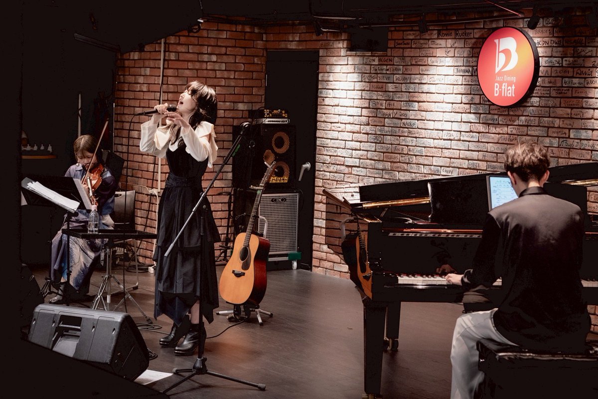 coalamode's tweet photo. 【LIVE】コアラモード．『夏ノ詩』Piano &amp; Violin Ver. https://t.co/L6iLGHVsC3 

9月23日に行われた「COALAMODE. PREMIUM PARTY  Vol.2 at B-flat」より
『夏ノ詩』Piano &amp; Violin Ver. のライブ映像をアップロードしました🎻🎹

Vocal: あんにゅ
Piano: 小幡康裕
Guest Violin: 高橋和葉 https://t.co/wc73HQf6Of