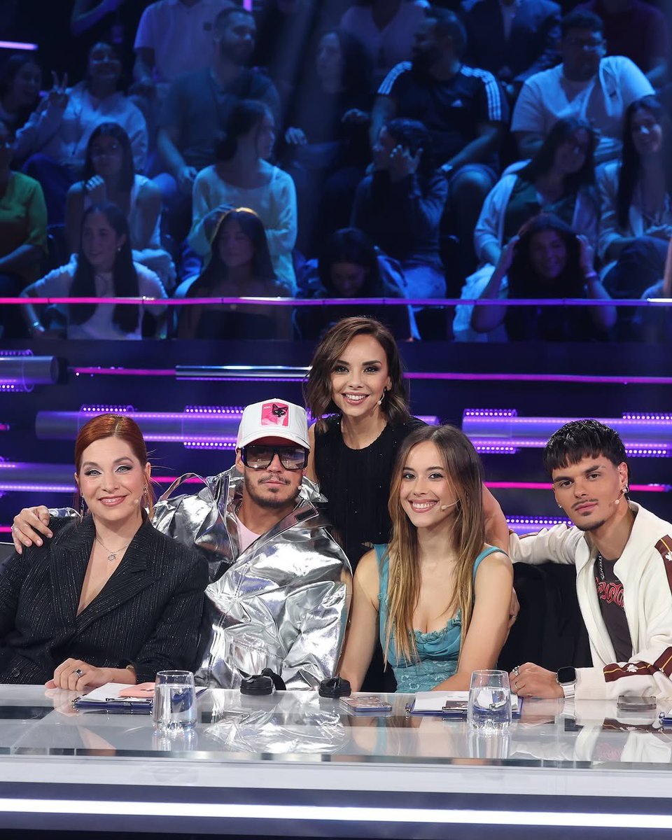 Chenoa's tweet image. Hola mi aldea bonita 😍🖐🥰 Qué os ha  parecido la gala de anoche #OTGala2 y primera expulsión en @OT_Oficial ?🥺❤️🙏 Contadme! 😊 #OT2025 
Vaya noche de emociones🥺🫣🫣
Os dejo besotes amores. 😘💋💋

📷 @JoseIrunFoto 
@Gestmusic | @PrimeVideoES |@AliasManagement
